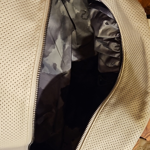 Lululemon bag - Picture 6 of 10